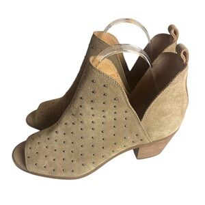 Lucky Brand Size 8 Barlenna Tan Suede Peep Toe Ankle Boot Studded Leather Heeled